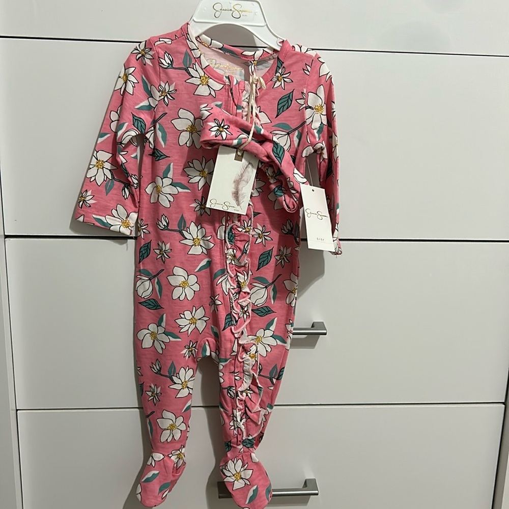 NWT Jessica Simpson footed onesie 6-9m